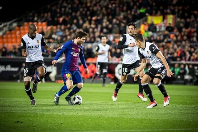 新疆95-96深圳遭3坏消息！外援配置糟糕，外线防守拉胯，欠缺领袖