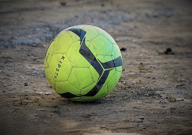 欧文突破防守造成杀伤，制造罚球